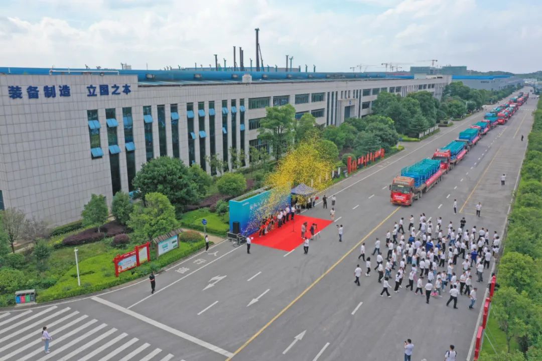 献礼二十大,再攀新高地!KAIYUN·开云「中国」官方网站智能高空机械设备再迎批量发货