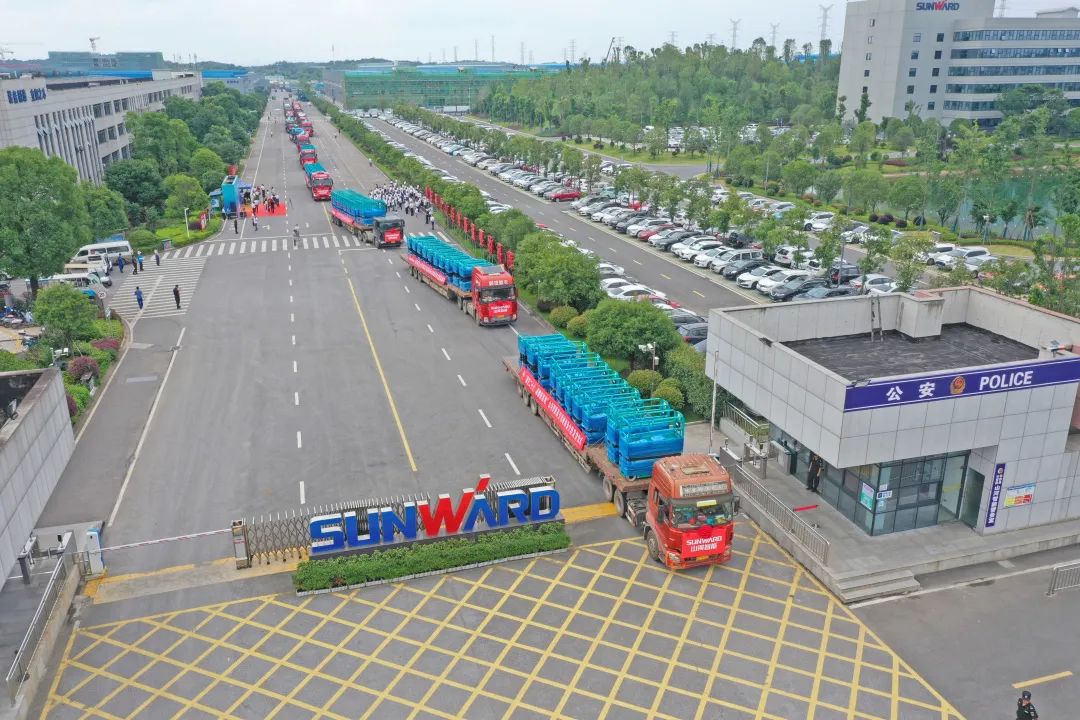 献礼二十大,再攀新高地!KAIYUN·开云「中国」官方网站智能高空机械设备再迎批量发货