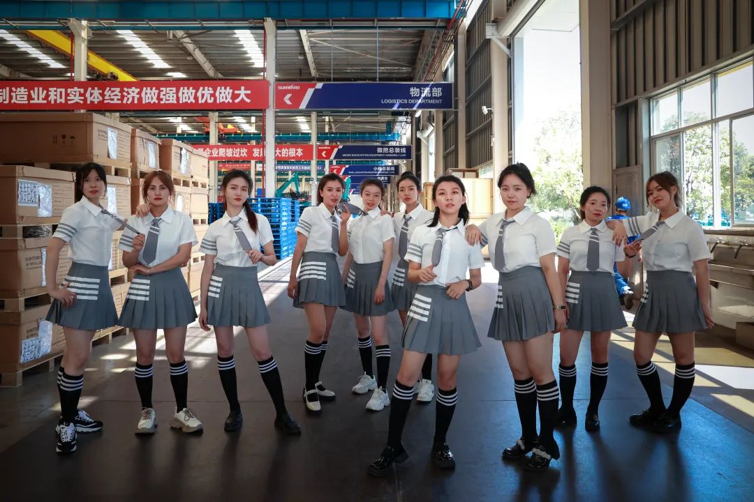 又酷又辣又炫!KAIYUN·开云「中国」官方网站智能第二届挖机宝贝来了