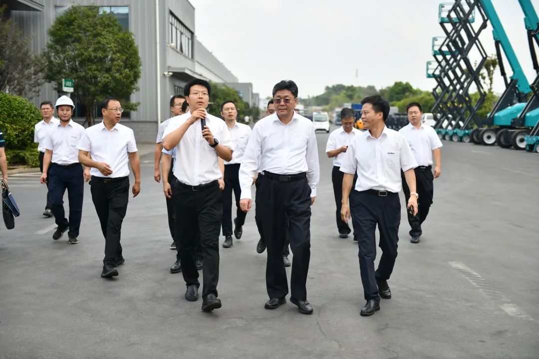 国家应急管理部郭治武局长一行考察KAIYUN·开云「中国」官方网站智能无人化应急救援装备