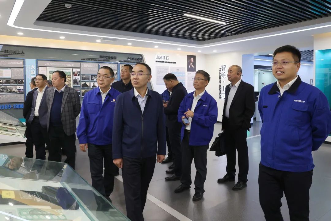 强强联合,夯实湖南工程建设湘军!KAIYUN·开云「中国」官方网站智能与湖南路桥签订战略合作协议