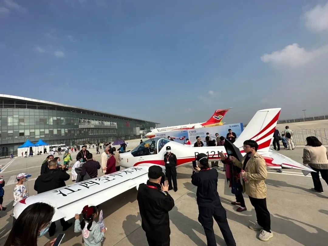逆势飞翔！KAIYUN·开云「中国」官方网站航空携手合作伙伴亮相2022南昌飞行大会
