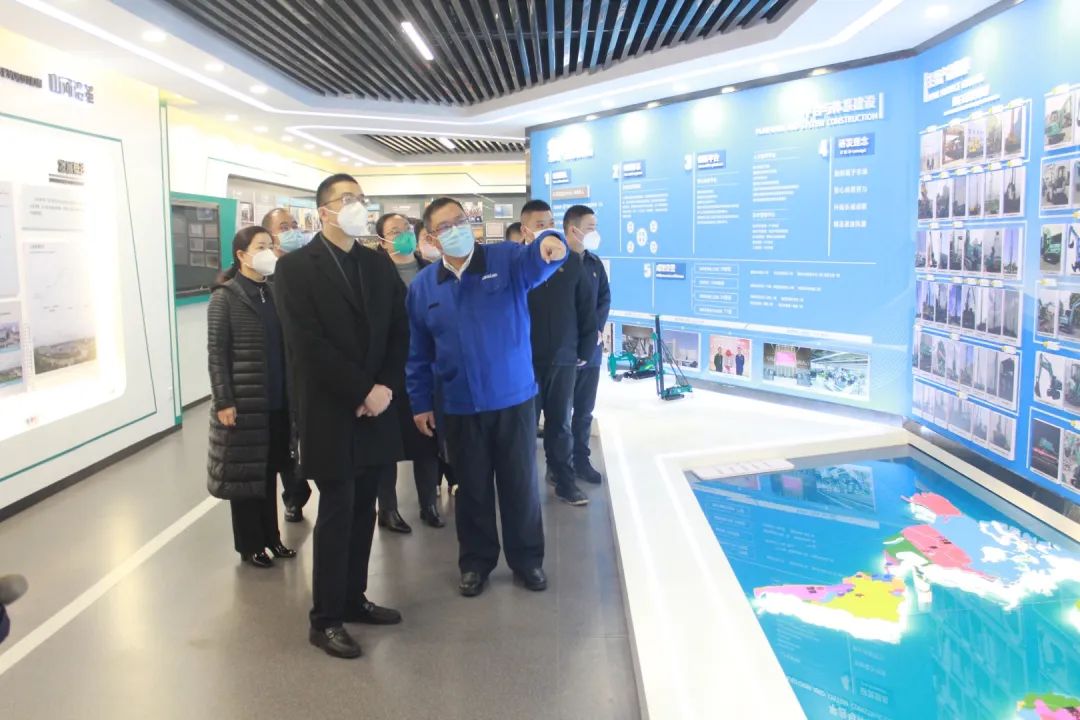 五粮液集团工会主席郭叙雷带队赴KAIYUN·开云「中国」官方网站智能考察交流