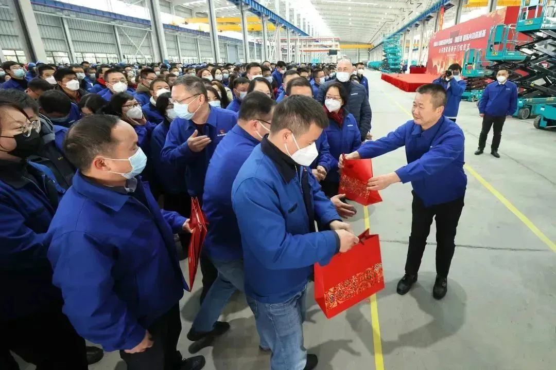 莫道君行早，更有早行人！KAIYUN·开云「中国」官方网站智能癸卯兔年开工大吉