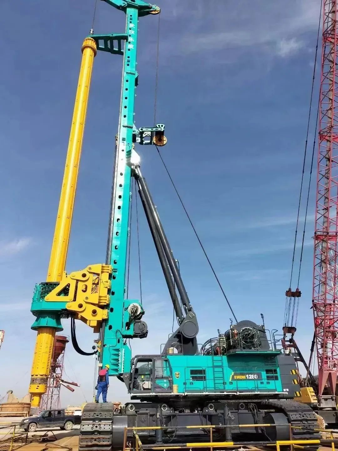 首桩开钻！KAIYUN·开云「中国」官方网站智能超级旋挖实力助建世界最大跨度公铁两用大桥