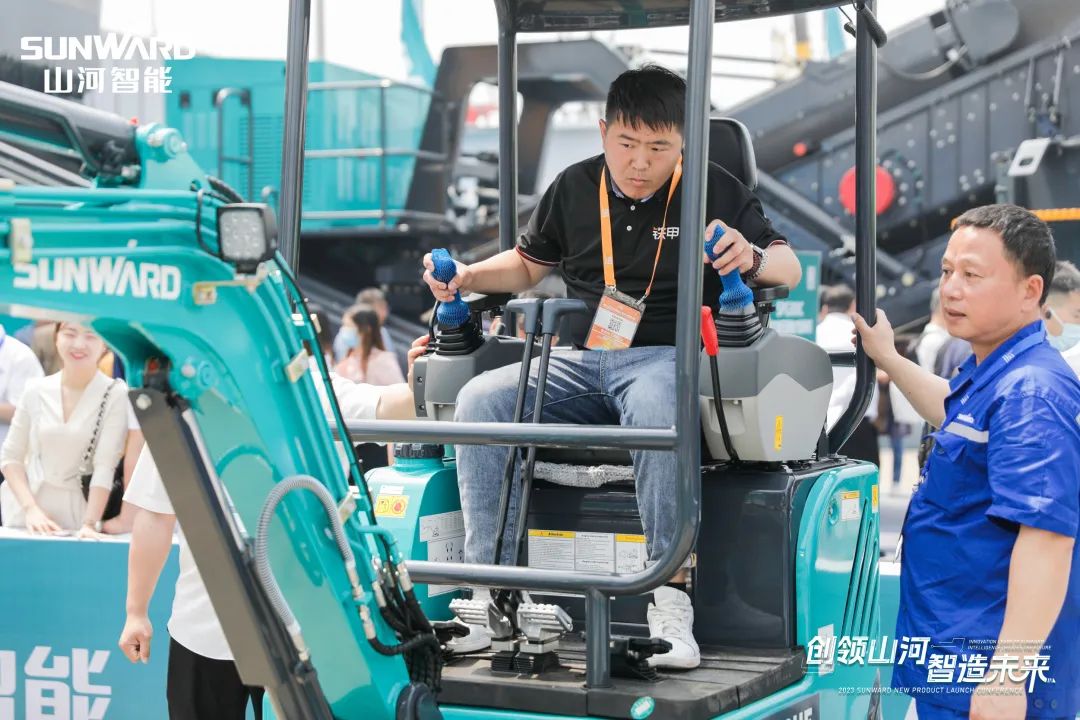 精品出击、互动不断！KAIYUN·开云「中国」官方网站智能F系列挖掘机闪耀长沙展