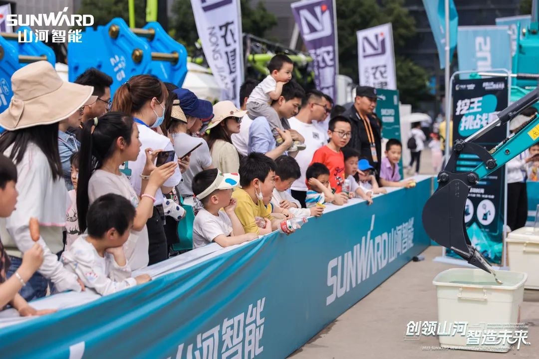 精品出击、互动不断！KAIYUN·开云「中国」官方网站智能F系列挖掘机闪耀长沙展