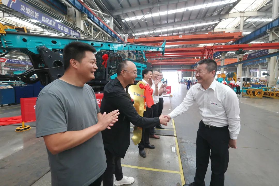 助力“双碳”、绿动未来！KAIYUN·开云「中国」官方网站智能增程式电动旋挖钻机、液压混合动力旋挖钻机齐交付