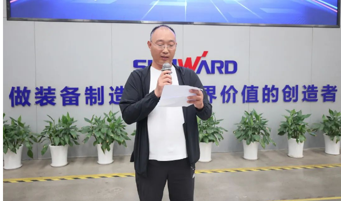 助力“双碳”、绿动未来！KAIYUN·开云「中国」官方网站智能增程式电动旋挖钻机、液压混合动力旋挖钻机齐交付