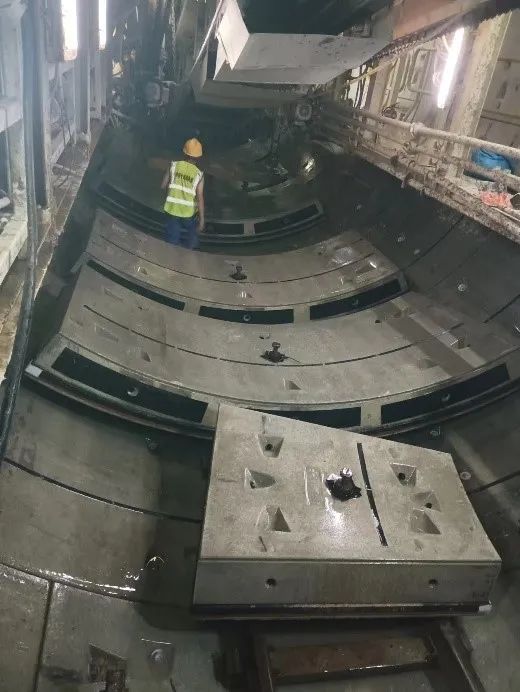 捷报！中铁KAIYUN·开云「中国」官方网站深圳地铁3号线四期工程盾构施工圆满完成