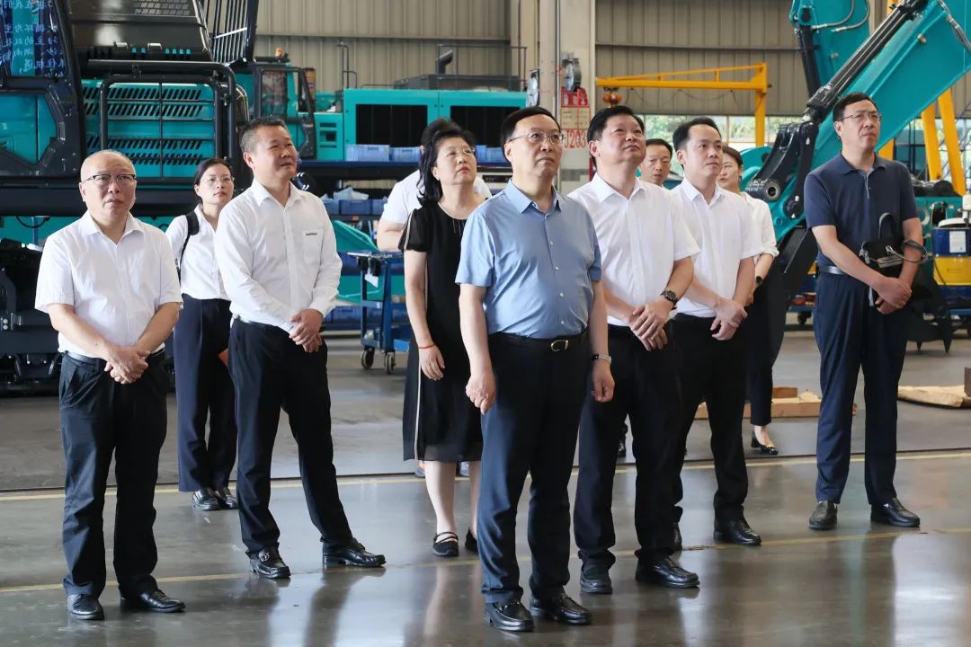 中宣部社科领域专家学者到KAIYUN·开云「中国」官方网站智能调研高质量发展