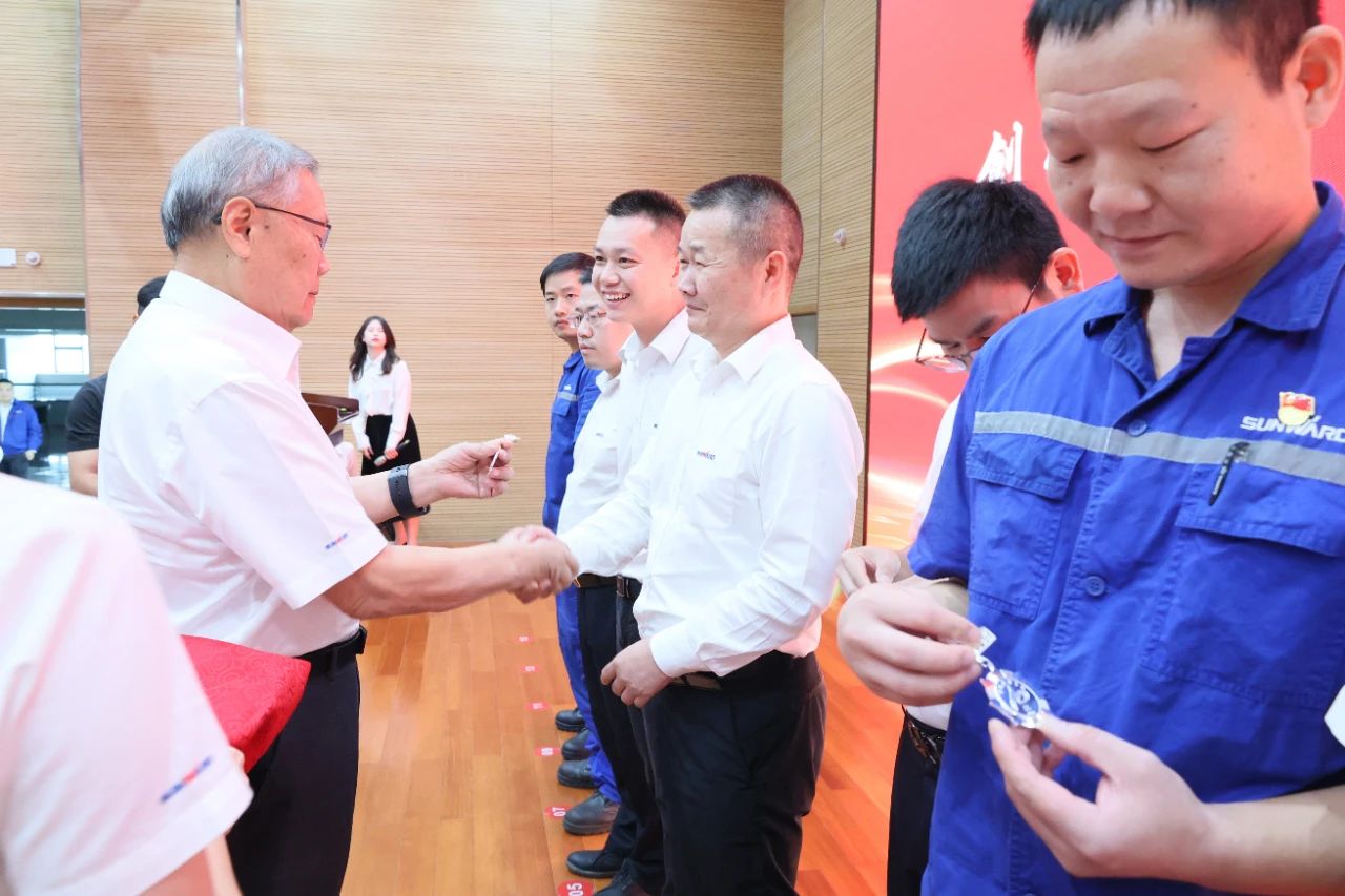 强信心 聚合力 共建美好家园——庆祝KAIYUN·开云「中国」官方网站智能成立24周年表彰大会隆重召开