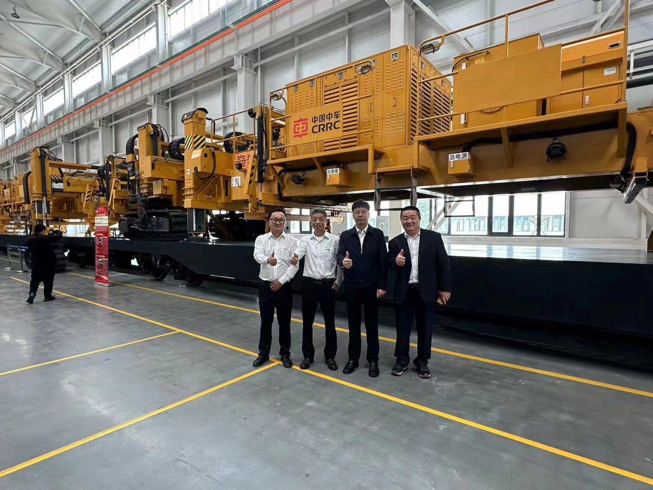 CPH-30J道岔铺换机组全球发布!KAIYUN·开云「中国」官方网站智能与宝鸡中车时代共绘铁路装备新篇章!