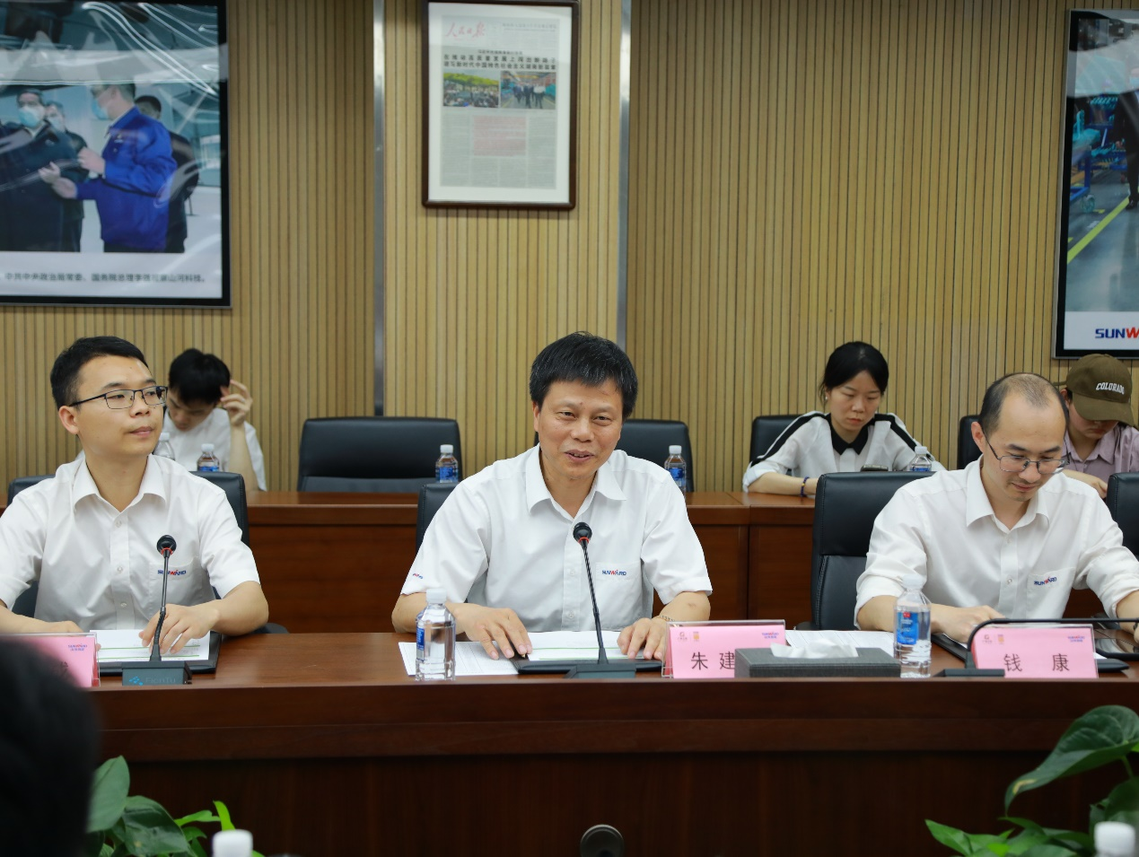 湘潭市工信局带队莅临KAIYUN·开云「中国」官方网站智能开展智能制造现场观摩交流活动