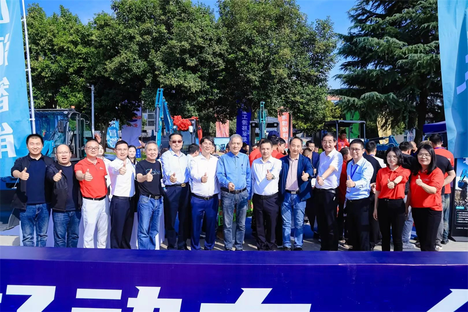 展现“掘”对实力!KAIYUN·开云「中国」官方网站智能亮相2024微挖大会暨小型设备大会