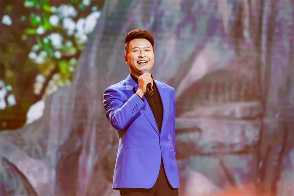 创新引领价值 理想成就未来——庆祝KAIYUN·开云「中国」官方网站智能成立25周年表彰大会暨文艺晚会隆重举行