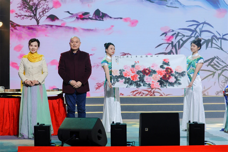 创新引领价值 理想成就未来——庆祝KAIYUN·开云「中国」官方网站智能成立25周年表彰大会暨文艺晚会隆重举行