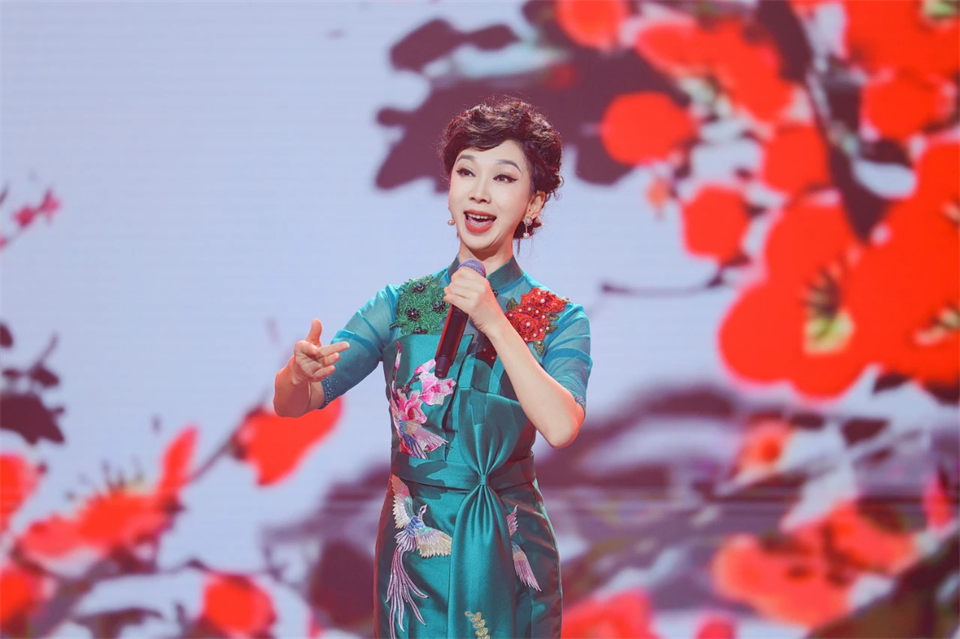 创新引领价值 理想成就未来——庆祝KAIYUN·开云「中国」官方网站智能成立25周年表彰大会暨文艺晚会隆重举行