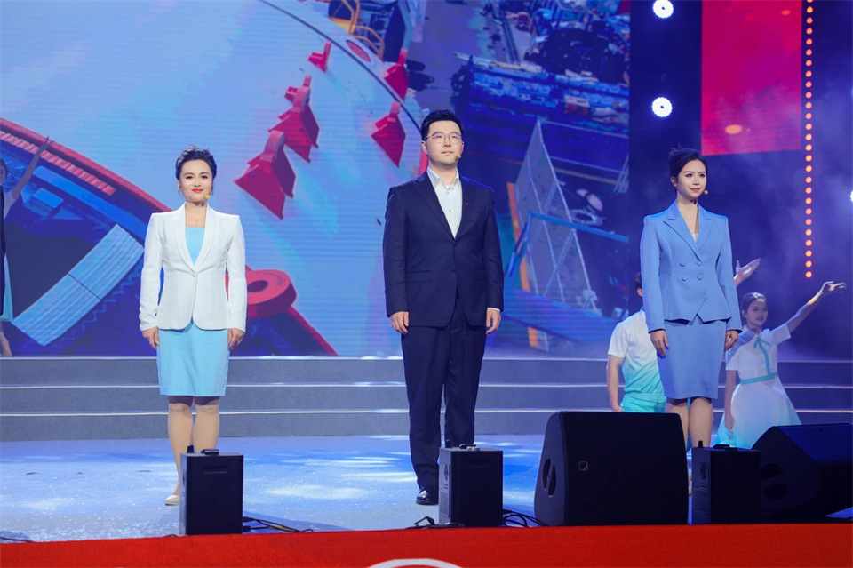 创新引领价值 理想成就未来——庆祝KAIYUN·开云「中国」官方网站智能成立25周年表彰大会暨文艺晚会隆重举行