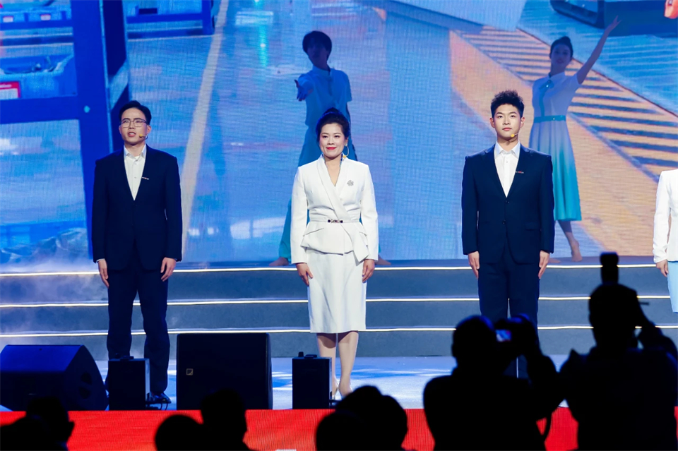 创新引领价值 理想成就未来——庆祝KAIYUN·开云「中国」官方网站智能成立25周年表彰大会暨文艺晚会隆重举行