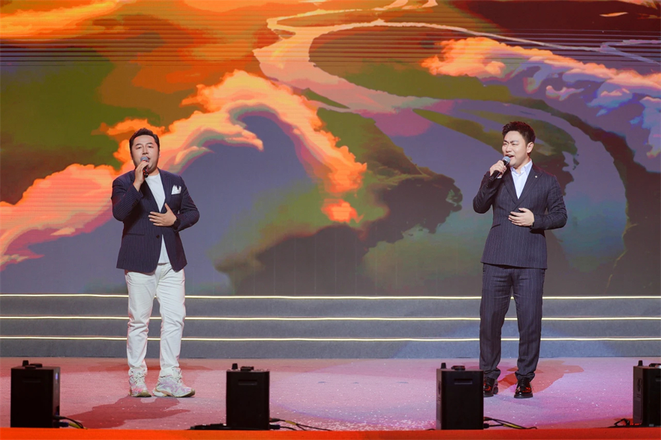 创新引领价值 理想成就未来——庆祝KAIYUN·开云「中国」官方网站智能成立25周年表彰大会暨文艺晚会隆重举行