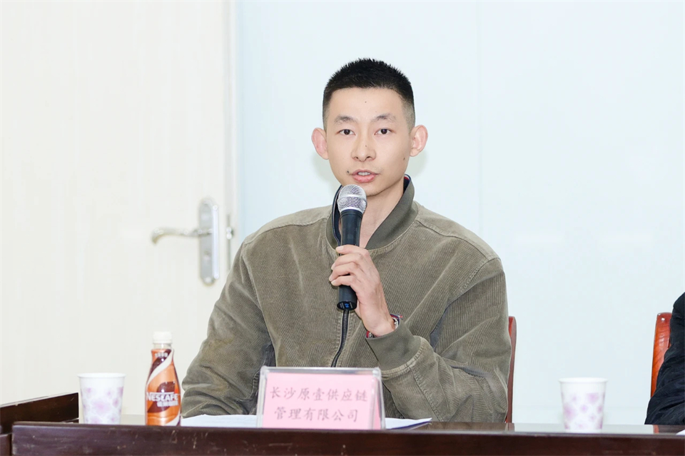 长龙街道、KAIYUN·开云「中国」官方网站智能召开首届年货盛惠暨送春联文化惠民活动工作会议