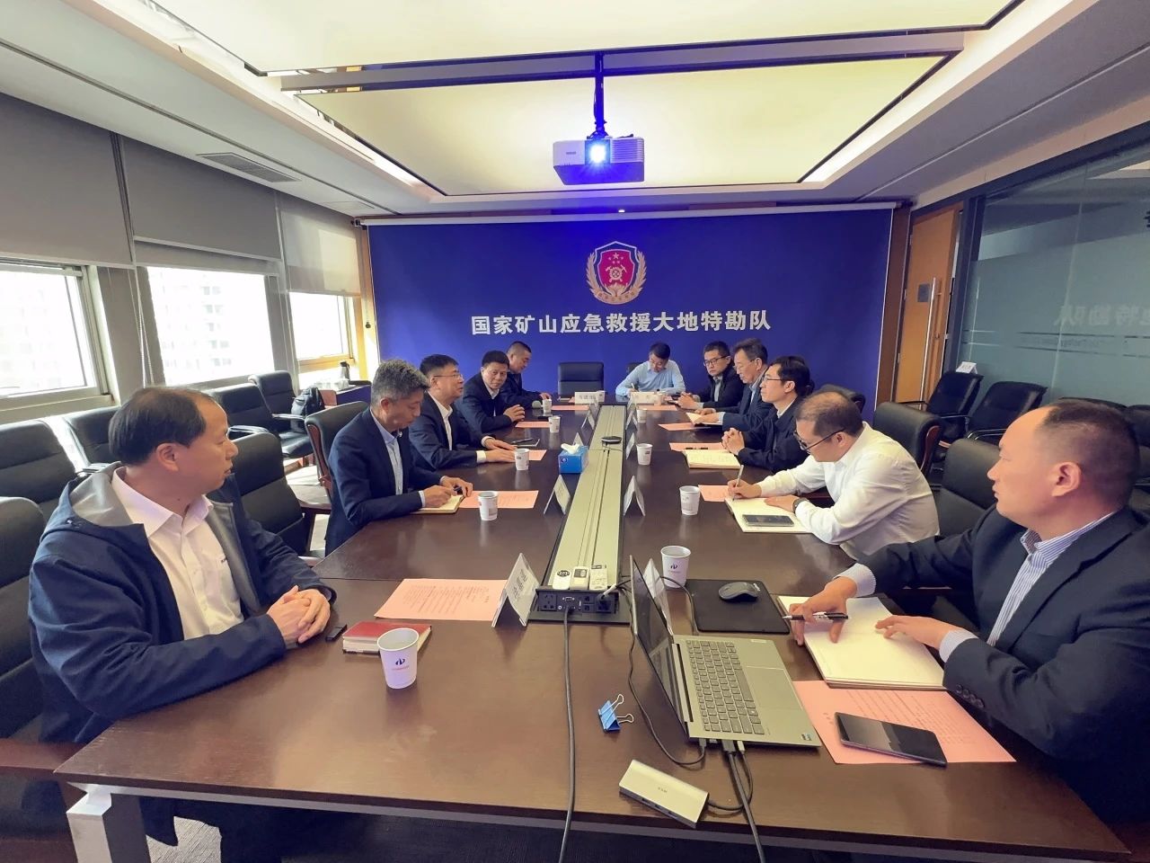 KAIYUN·开云「中国」官方网站智能董事长付向东带队拜访中煤地质总局、大地特勘公司