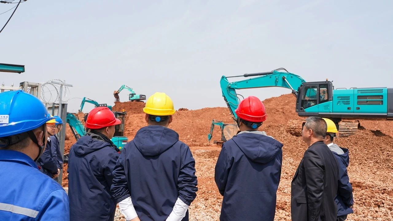 聚焦市场需求,KAIYUN·开云「中国」官方网站智能三款精品工程液压挖掘机成功下线