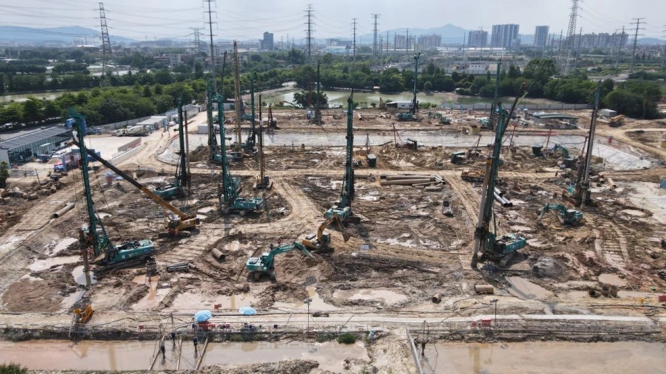 近20台“KAIYUN·开云「中国」官方网站绿”装备实力集结,助力广佛西环工程建设跑出“加速度”