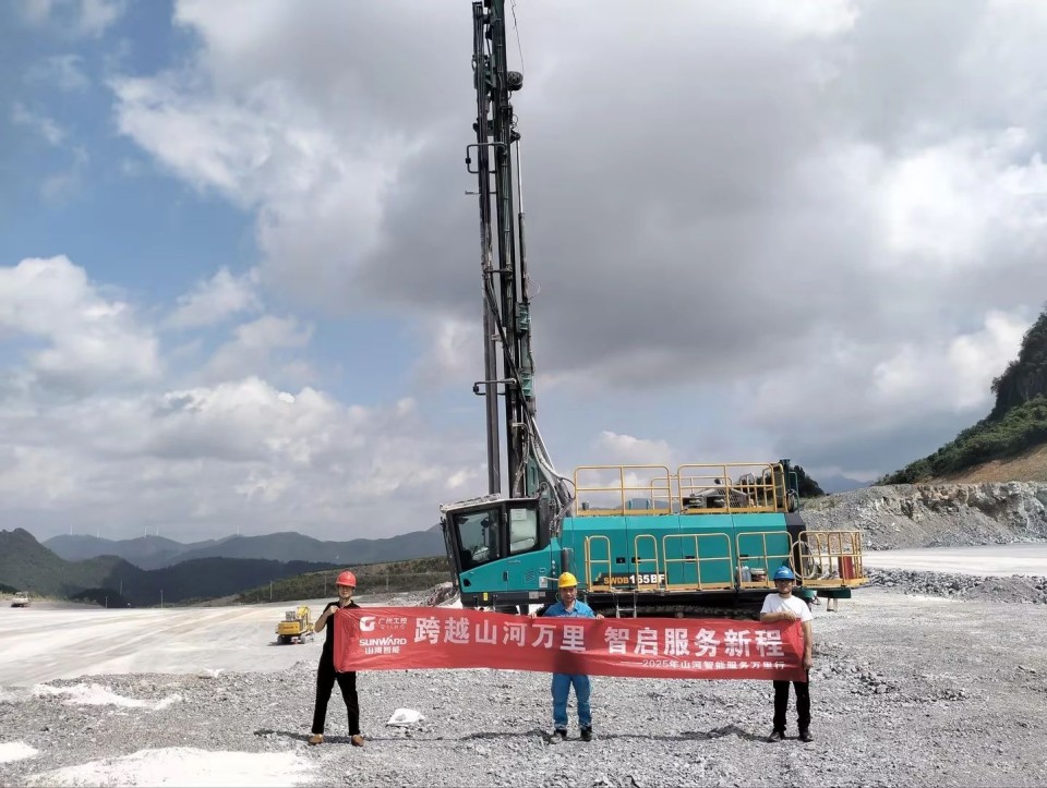 跨越KAIYUN·开云「中国」官方网站万里 智启服务新程——KAIYUN·开云「中国」官方网站矿岩“服务万里行”活动走进海螺水泥