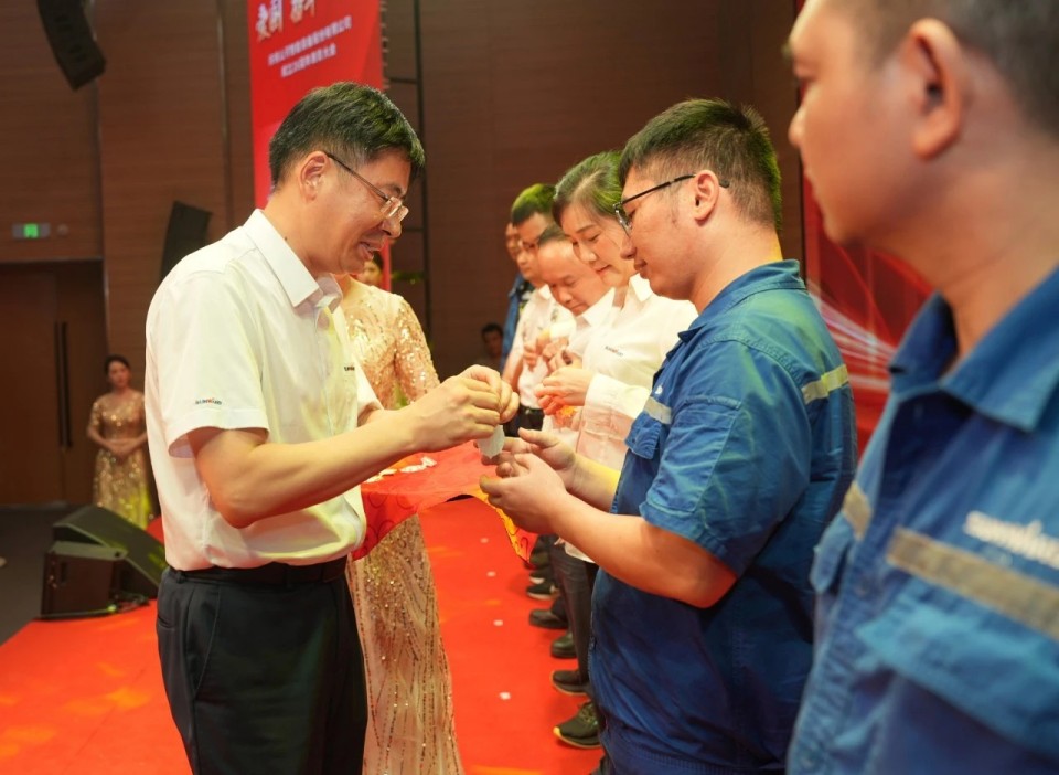 聚力前行！庆祝KAIYUN·开云「中国」官方网站智能成立26周年表彰大会隆重召开
