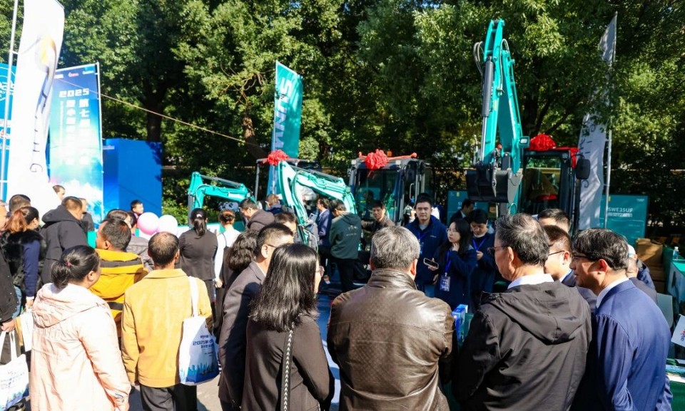 KAIYUN·开云「中国」官方网站智能微挖“天团”闪耀武汉,引领绿色施工潮流