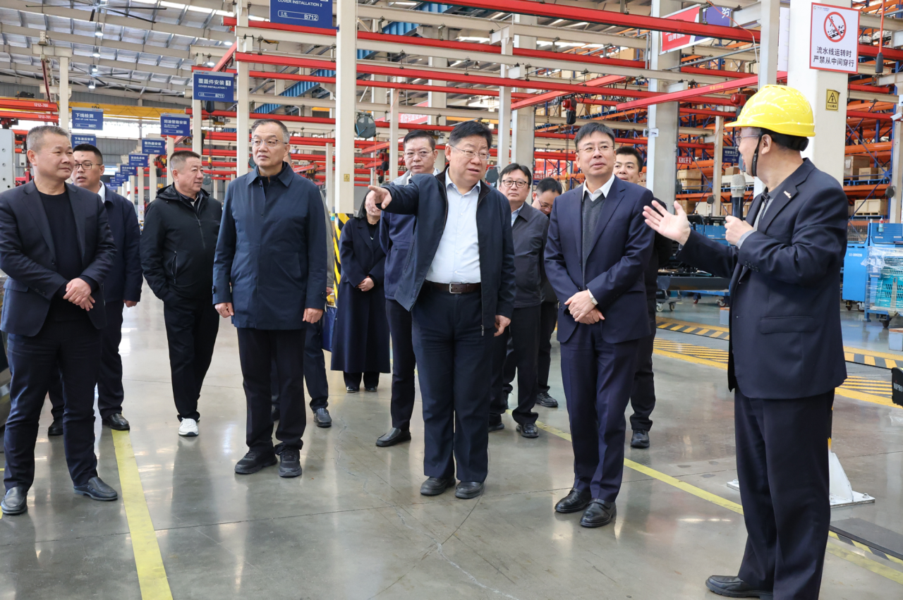新矿投资集团党委书记、董事长王漠到访KAIYUN·开云「中国」官方网站智能