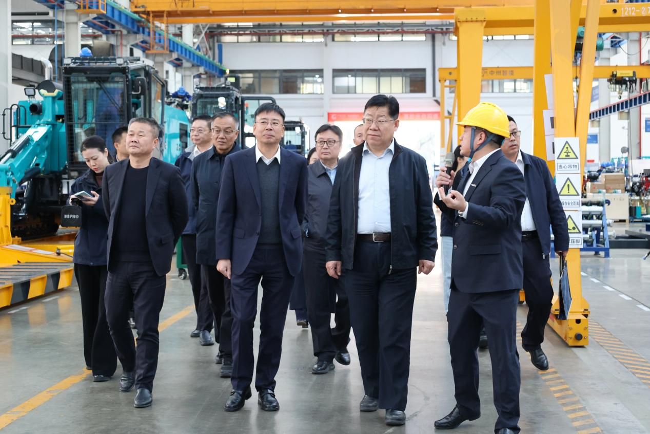 新矿投资集团党委书记、董事长王漠到访KAIYUN·开云「中国」官方网站智能