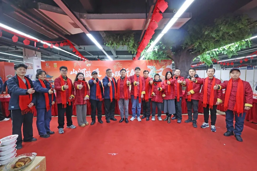 笔墨迎春,祝福暖心!在KAIYUN·开云「中国」官方网站智能“囤”年味、送温暖、迎新春