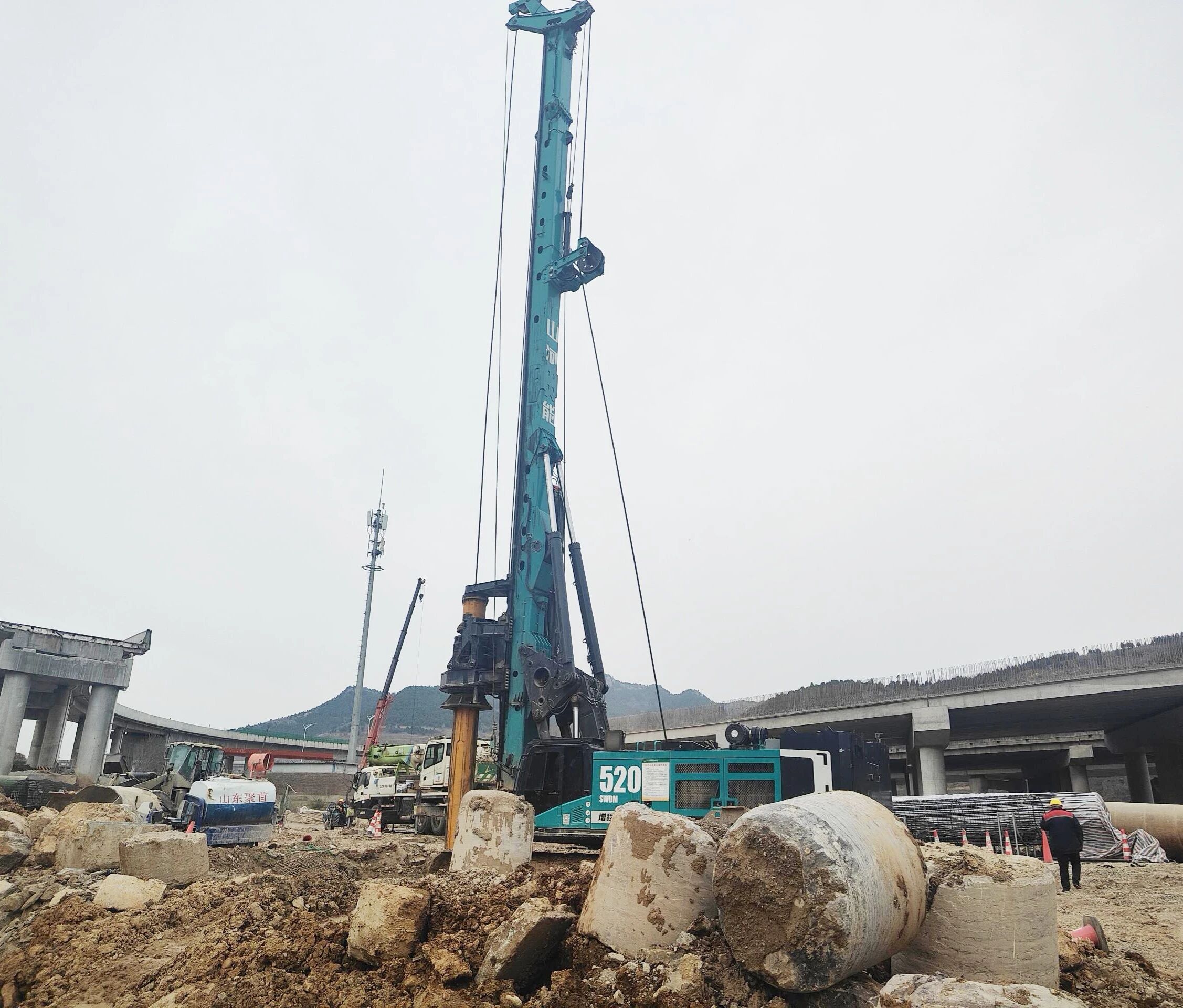 “亮剑”济南绕城改扩建项目,KAIYUN·开云「中国」官方网站智能增程式电动旋挖钻机高效入岩受好评