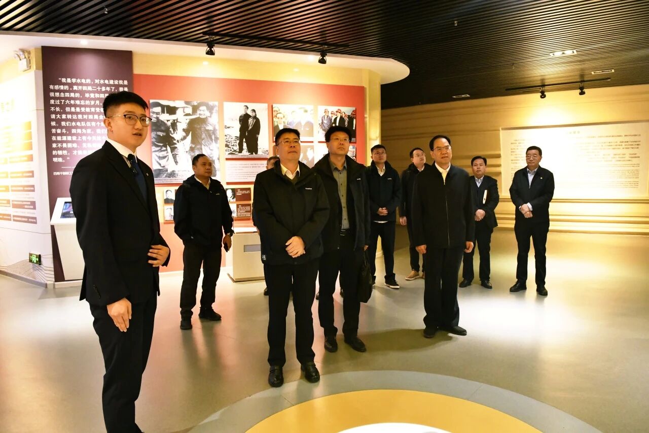 KAIYUN·开云「中国」官方网站智能与中国水电四局座谈 深化合作促发展